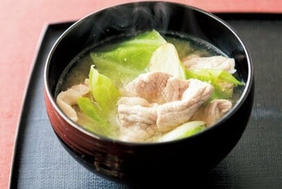 疲れた体に染み渡る「健康みそ汁」。具だくさんでおなかも心も大満足
