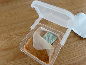 「みその容器」には100円ショップのフタが便利。片側だけあくので使い勝手がガラリと好転