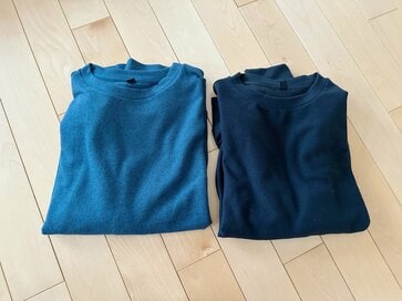 アラフォーが「ユニクロのフリースT」を思わず2色買い。暖かいのに着ぶくれせず優秀すぎ