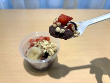 「セブンのアサイーボウル」が再び登場！ワンコイン＆レンチン解凍のお味はいかに