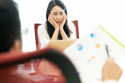 昼休みに外出禁止、米代が天引き…理不尽すぎる職場のルール