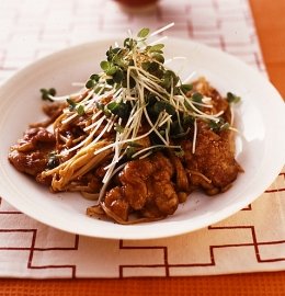 ＜豚肉こま肉の甘辛焼き＞ペラペラ肉がボリューミーな厚切り肉に変身！