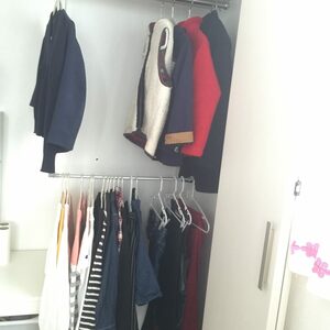 乾いた衣類は干していたハンガーごと収納