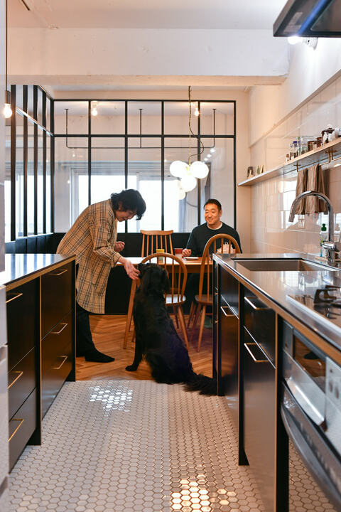 ガラスパーティションで仕切ったDK