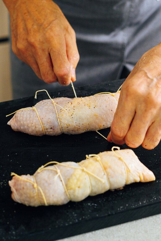 ローストチキンロールの調理過程