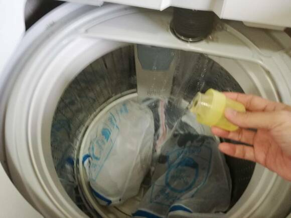 中性洗剤で洗う