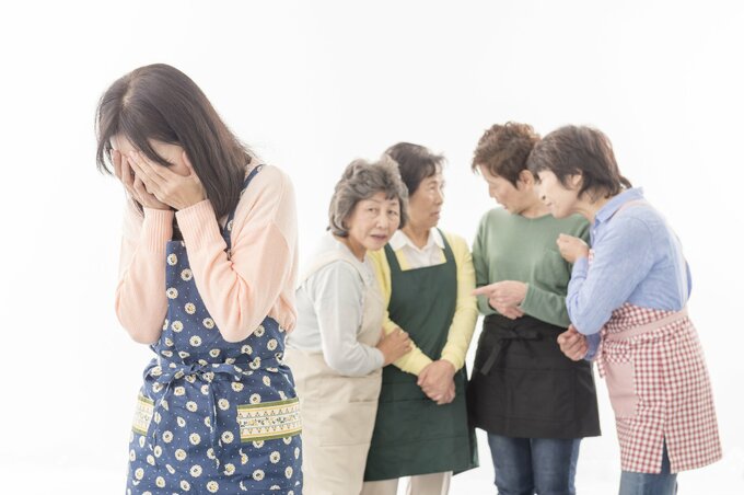 仲間外れにされる