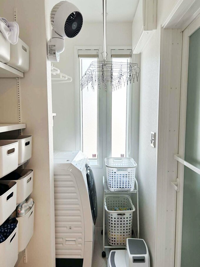 脱衣室の壁と収納