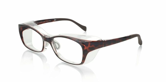 茶色フチメガネ