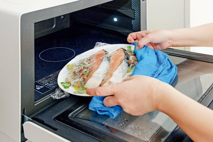 魚をレンチンに入れる