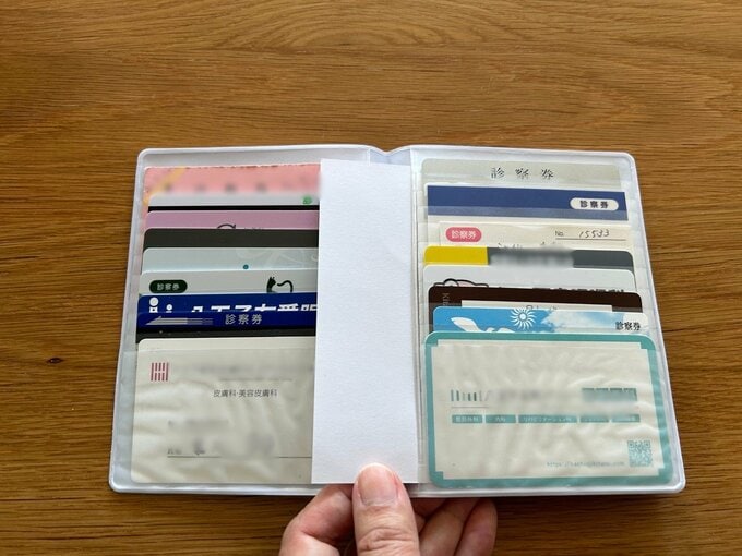 セリア「スリムカードホルダー」はポケットつき