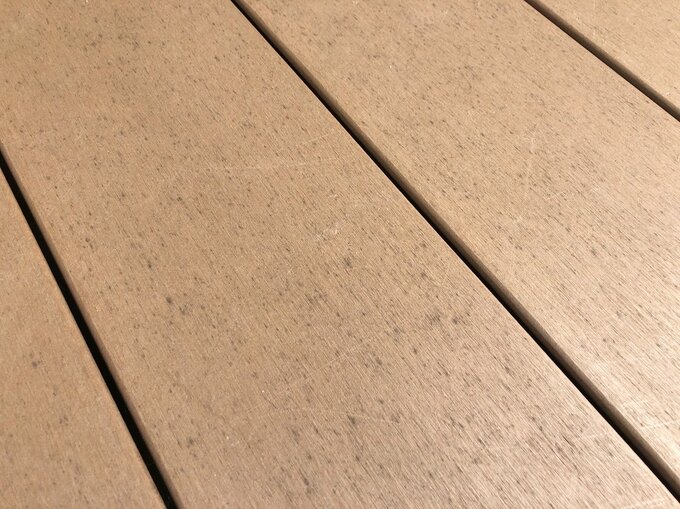 ウッドデッキのカビ