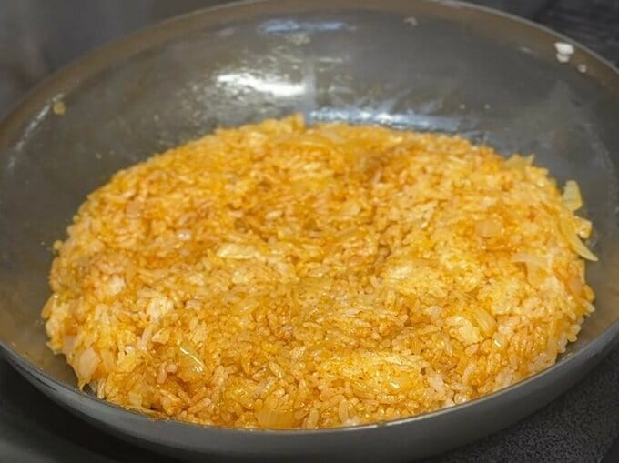 ご飯を入れて形を整えたところ