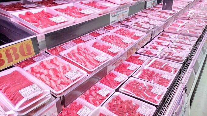 スーパーに並ぶ肉