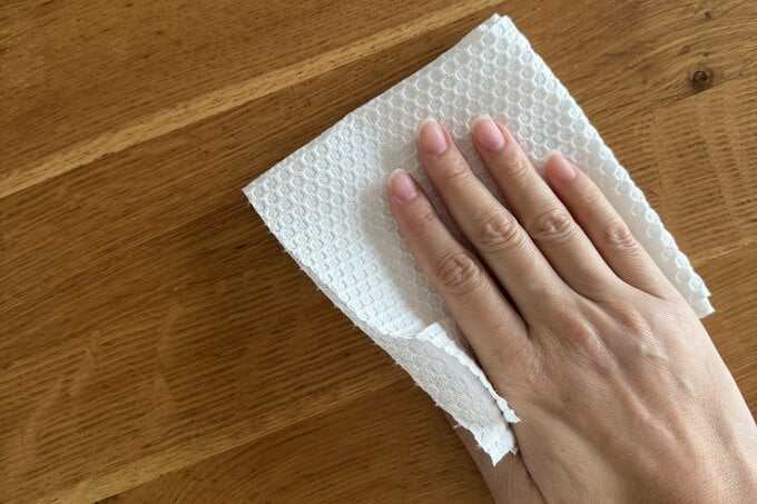 ふき掃除をしている様子