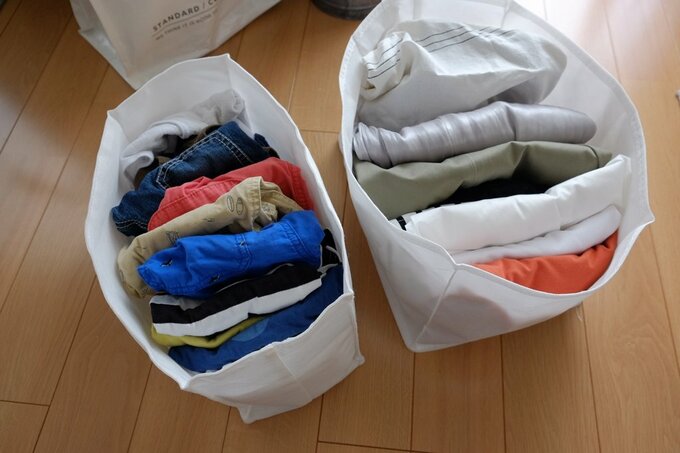 布製のボックスに衣類を収納した様子