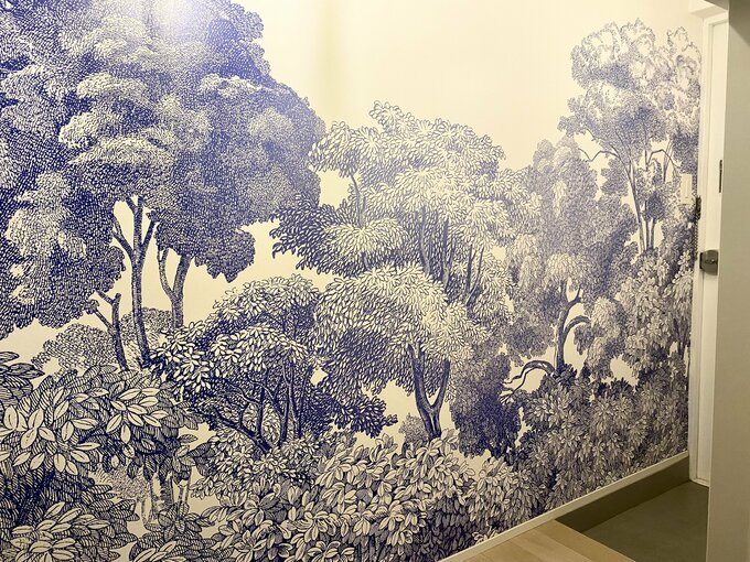 スウェーデンから輸入した一枚の絵のような壁紙