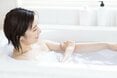 冬のヒートショックを防ぐ「お風呂で死なないチェックリスト」。湯船のフタをあけてお湯をはるのがコツ