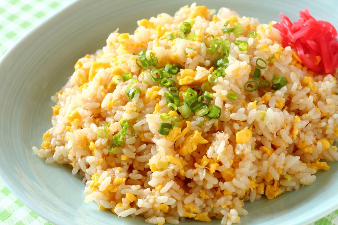 家でチャーハンをふわふわパラパラにするつくり方 冷ご飯はng Esseonline エッセ オンライン