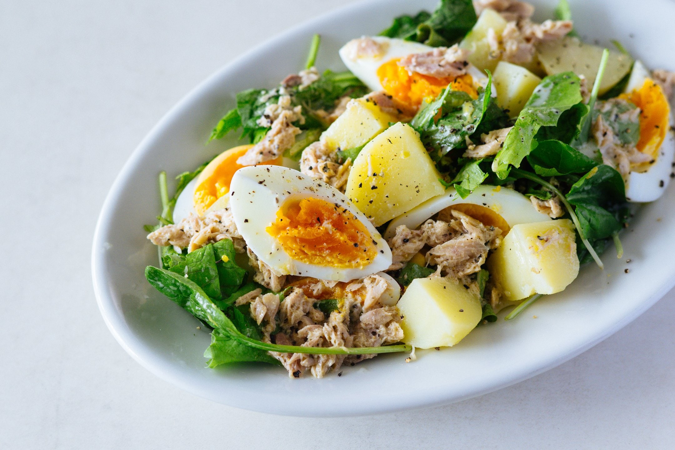ツナ缶でつくるごちそう「サラダ」。ジャガイモとゆで卵で家族の満足度