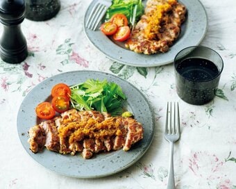 豚こま肉が1人分128円でがっつりステーキに。パンチの効いた和風ソースが決め手