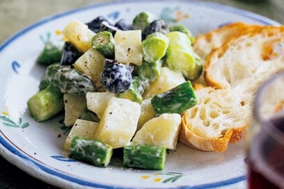 疲れた体が整う！ワタナベマキさんの「薬膳ポテトサラダ」レシピ。アスパラとオリーブが彩り鮮やか