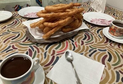 スペインと日本でこんなに違う食事情。1日5食のスペイン人が「飲んだ後の締めに食べるもの」といえば？：2023年10月トップ10