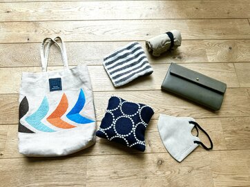 40代、「重いバッグ」を軽くする工夫。小さなトートの中身と、持つのをやめたもの