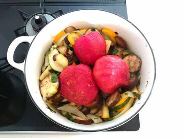 トマトは冷凍保存が正解。ご飯やラタトゥイユ…丸ごと調理で便利