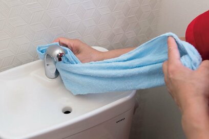 カリスマ清掃員も実践！疲れないタオル掃除で水回りがピカピカに