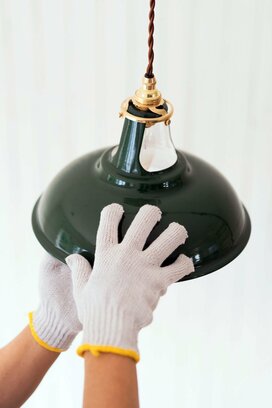 軍手にハケに新聞紙！小道具が大活躍！プロが教える時短掃除テク