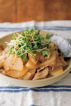 大根と豚バラのオイスターみそ煮。糖質オフ食材で満足レシピ