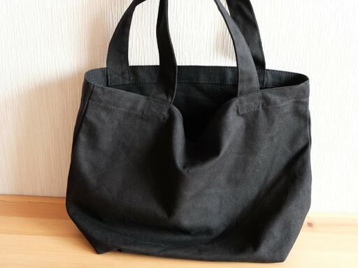黒の帆布トートバッグ