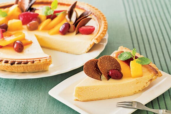 チーズタルトにトッピング