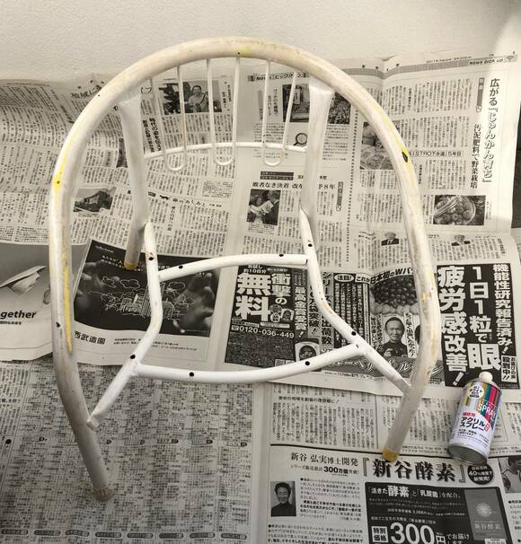 塗装部分がはがれた家具