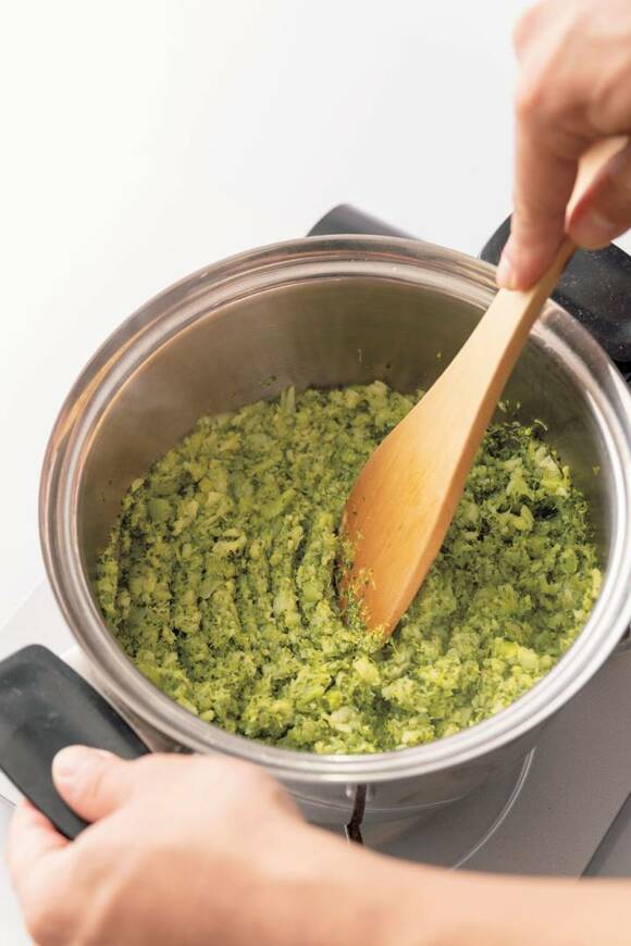 お鍋にブロッコリーソース