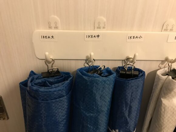 各フックに引っかけているものの名前を記入する