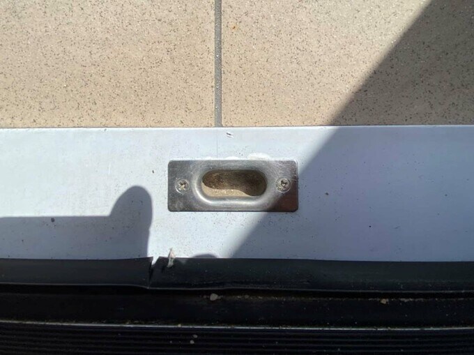 親子ドアのストッパー