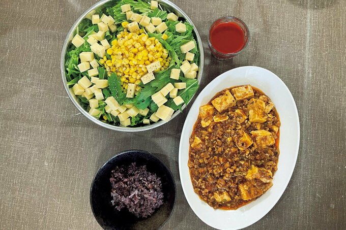 麻婆豆腐とサラダの献立