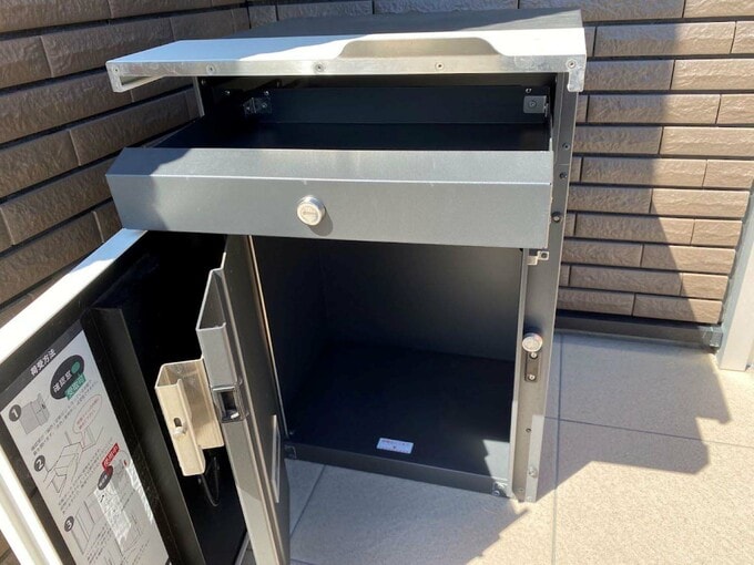 宅配ボックスの内部