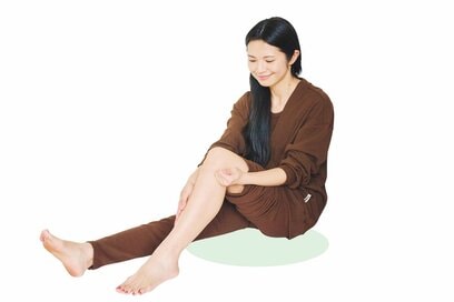 夏の疲れを残さない。季節の変わり目に取り入れたいセルフケア「簡単ツボ押し」で足のむくみもスッキリ