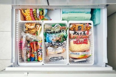 50代、食べ忘れゼロの「冷蔵庫収納」。野菜や冷凍食品は立てておくとすぐわかる