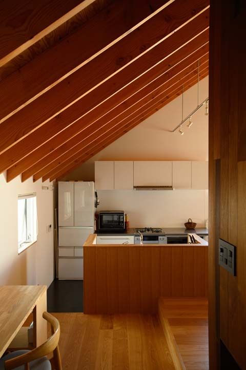 手元を隠したオープンキッチン