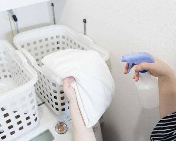 汗が気になるものは除菌スプレーをふきかける