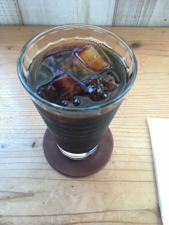 斜め上から撮るとグラスの全体像がわかりにくい