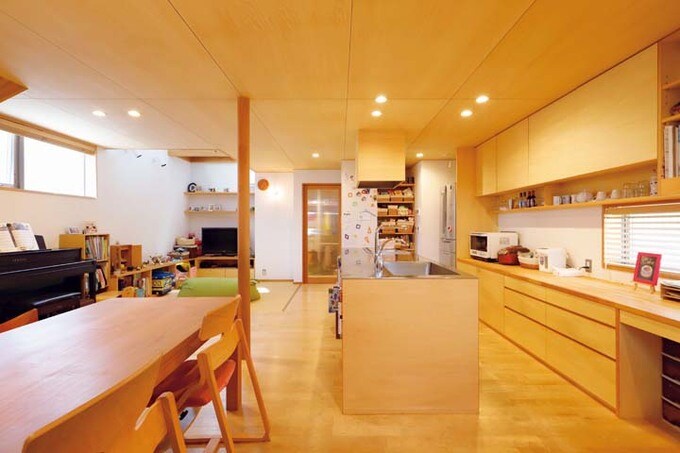 奥に畳スペースのあるLDK