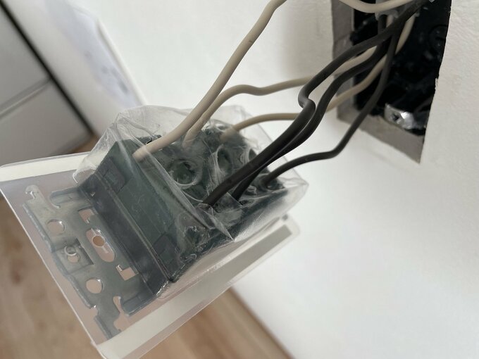 コンセントの防気カバー