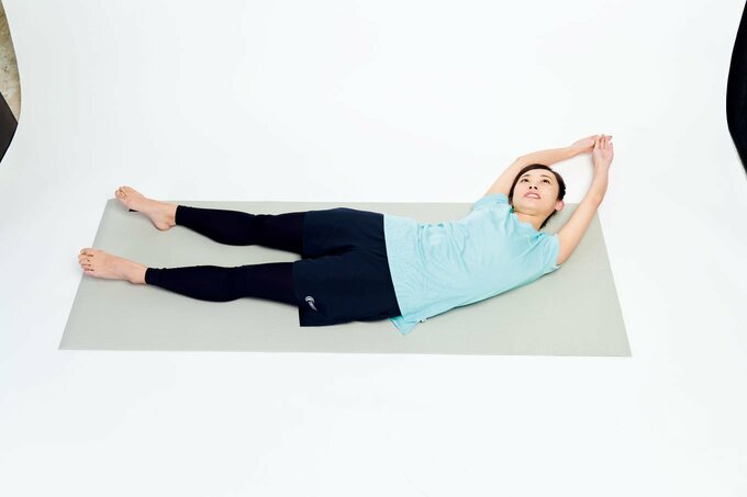 仰向け状態右に向けて側面のばす