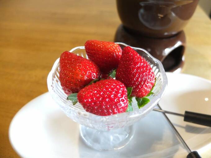 グラスに入ったイチゴ