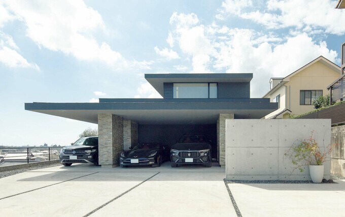 道路に面した北側の外観